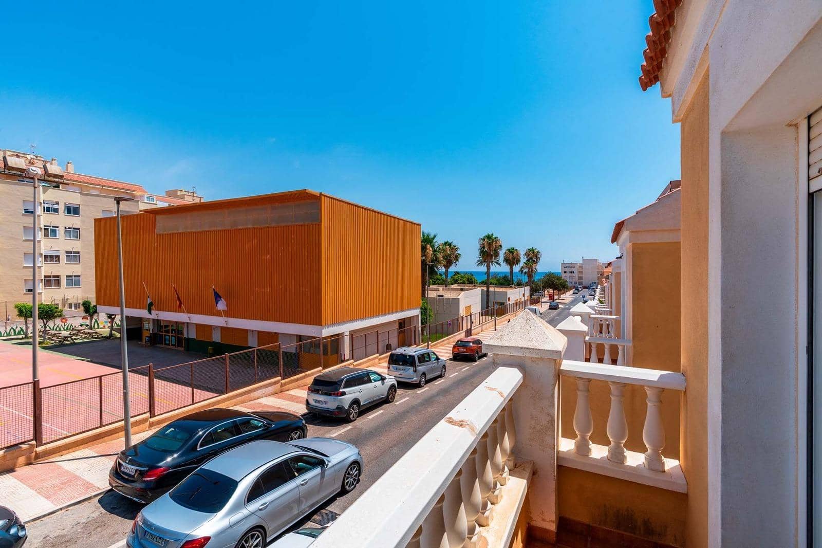 4 slaapkamer Rijtjeshuis te koop in Roquetas de Mar met garage - € 305.000 (Ref: 10177397)
