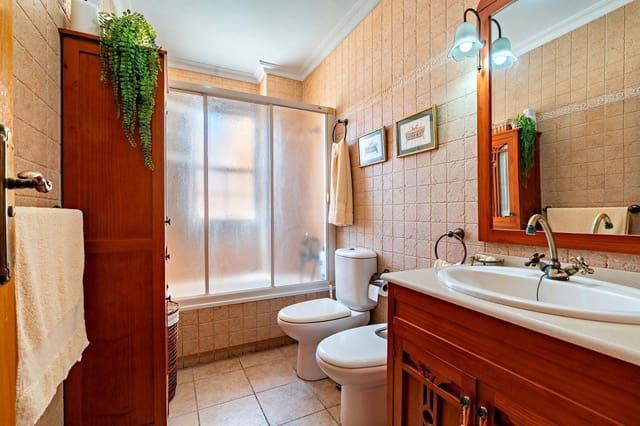 4 Zimmer Reihenhaus zu verkaufen in Roquetas de Mar mit Garage - 305.000 € (Ref: 10177397)