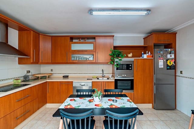 4 slaapkamer Rijtjeshuis te koop in Roquetas de Mar met garage - € 305.000 (Ref: 10177397)
