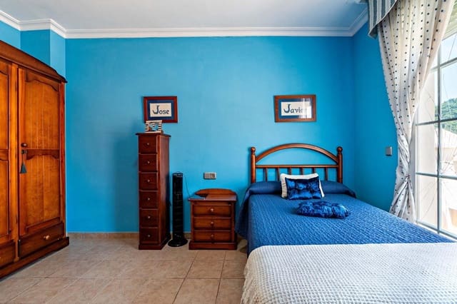 4 slaapkamer Rijtjeshuis te koop in Roquetas de Mar met garage - € 305.000 (Ref: 10177397)