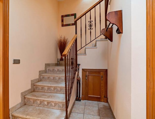 4 slaapkamer Rijtjeshuis te koop in Roquetas de Mar met garage - € 305.000 (Ref: 10177397)