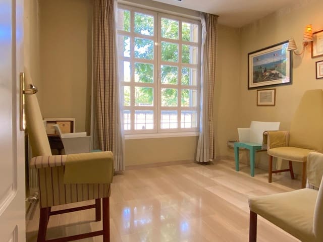 Local Comercial de 7 habitaciones en Granada ciudad en venta - 550.000 € (Ref: 10180820)