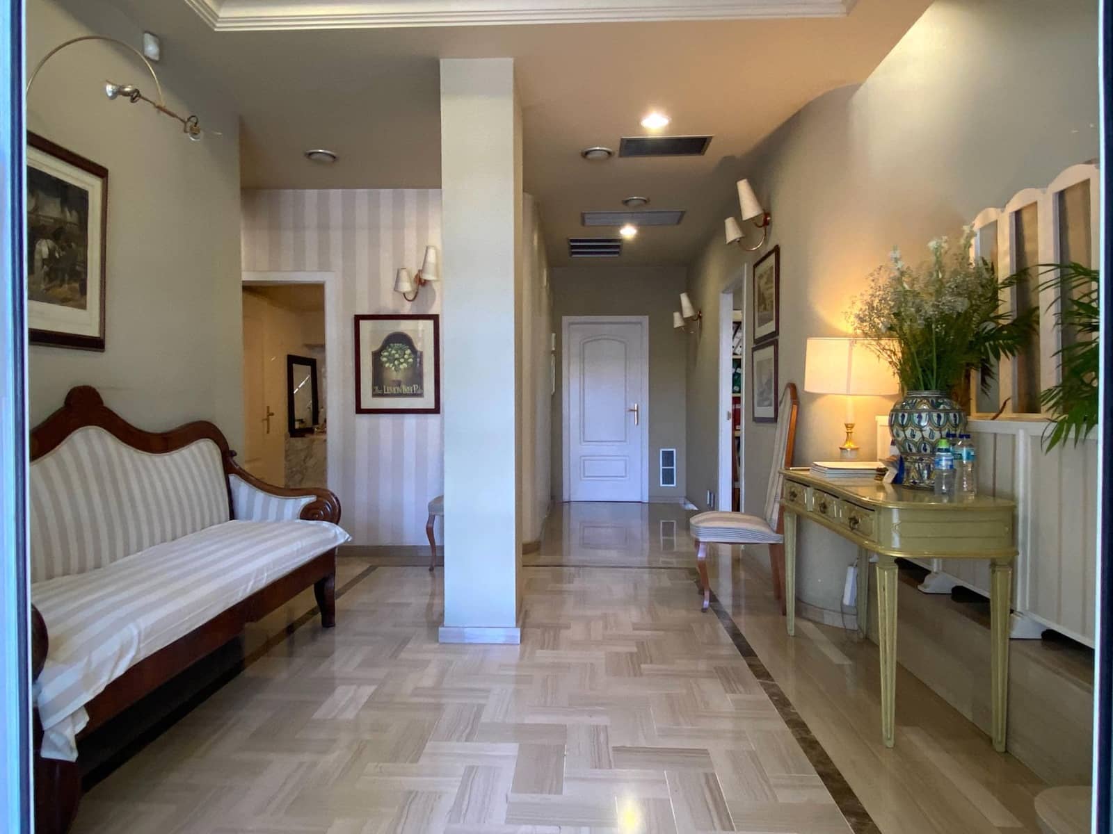 Local Comercial de 7 habitaciones en Granada ciudad en venta - 550.000 € (Ref: 10180820)