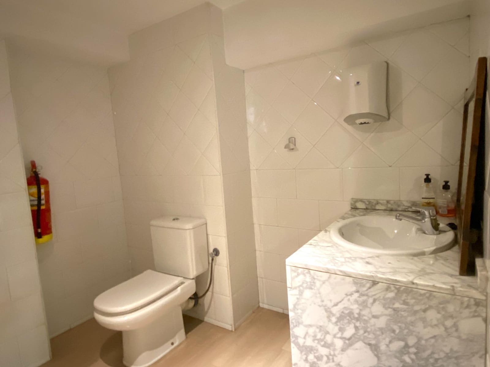 Local Comercial de 7 habitaciones en Granada ciudad en venta - 550.000 € (Ref: 10180820)