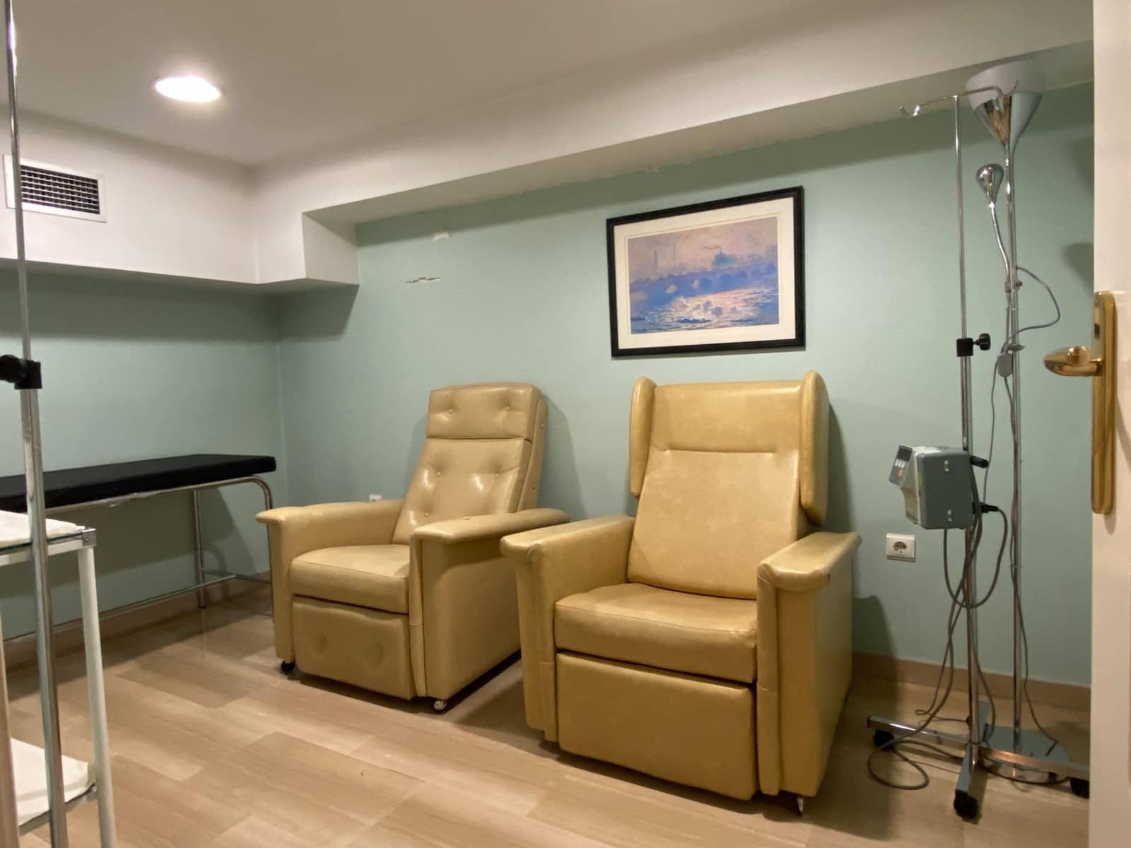 Local Comercial de 7 habitaciones en Granada ciudad en venta - 550.000 € (Ref: 10180820)
