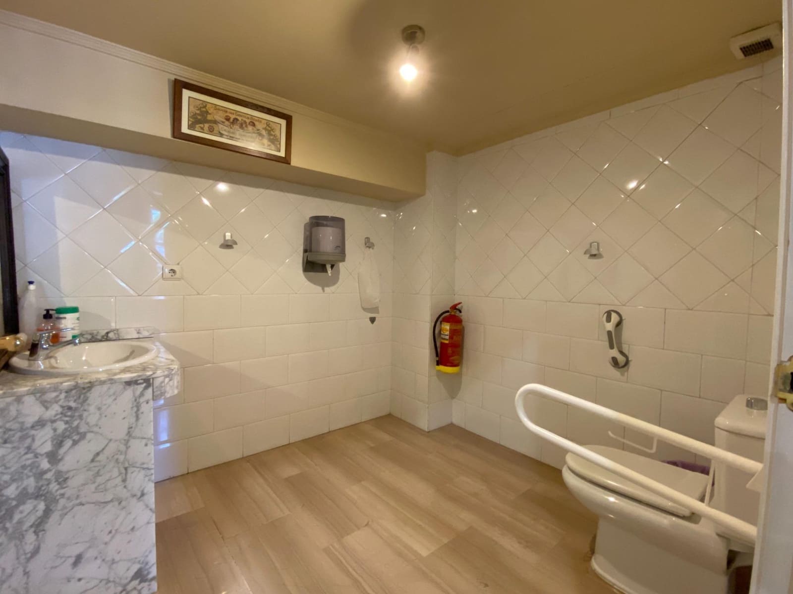 Local Comercial de 7 habitaciones en Granada ciudad en venta - 550.000 € (Ref: 10180820)