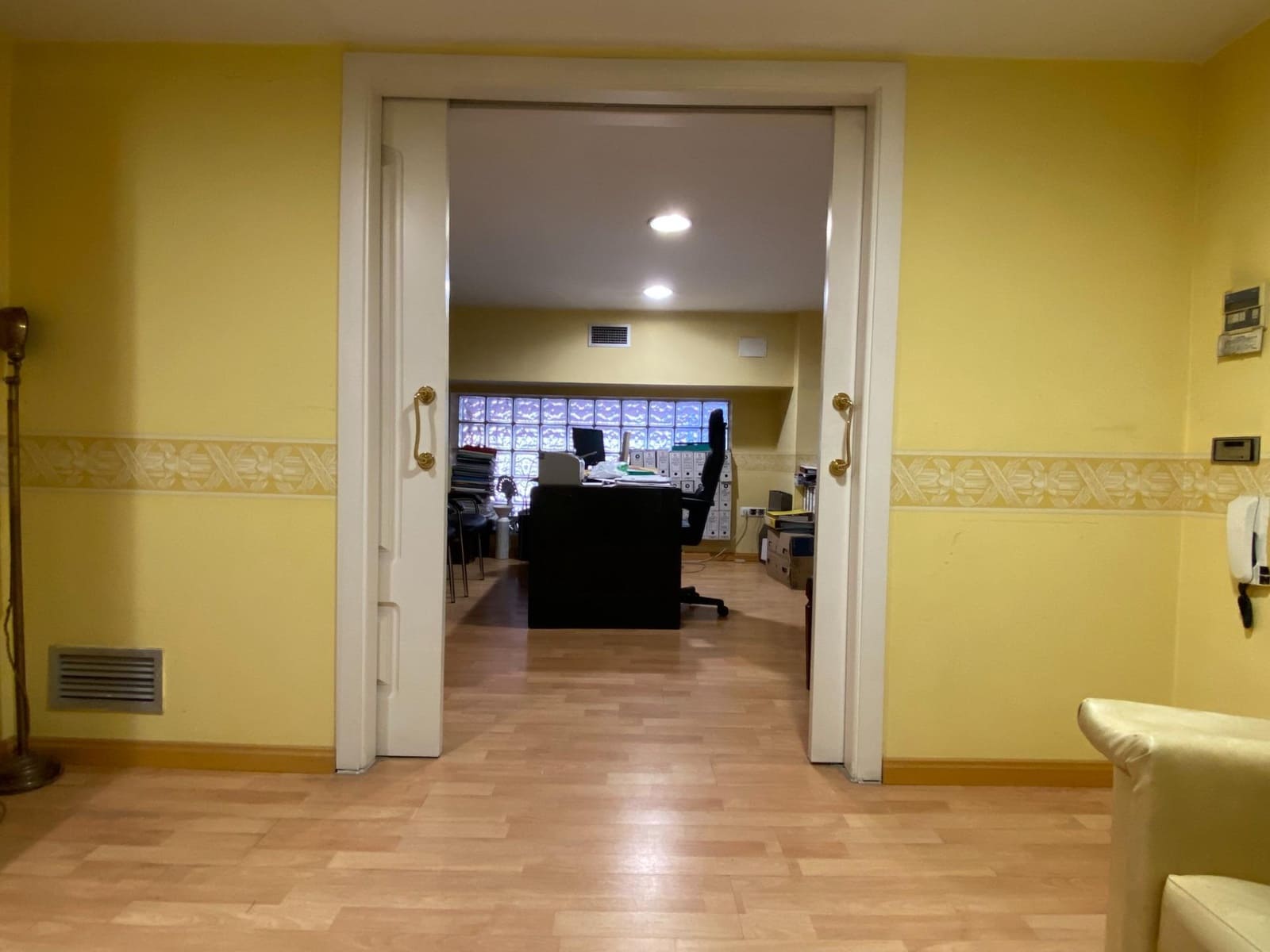 Local Comercial de 7 habitaciones en Granada ciudad en venta - 550.000 € (Ref: 10180820)