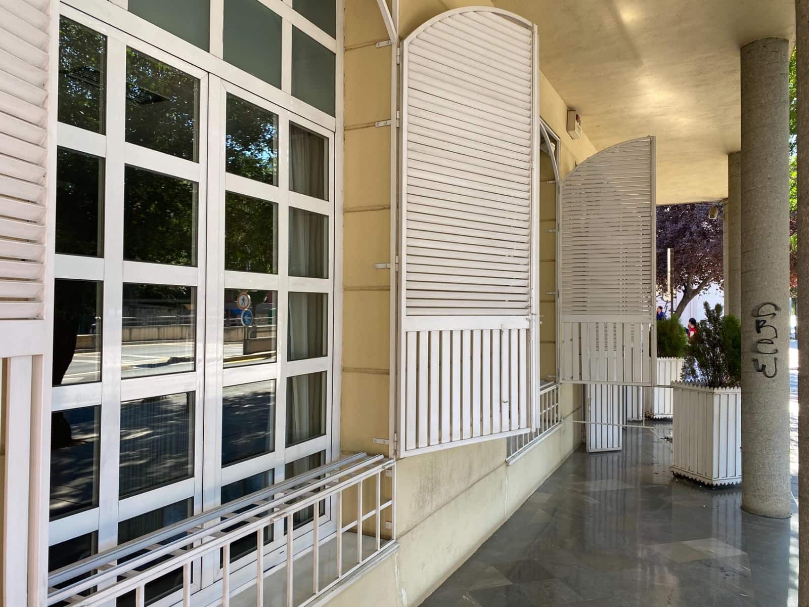 Local Comercial de 7 habitaciones en Granada ciudad en venta - 550.000 € (Ref: 10180820)