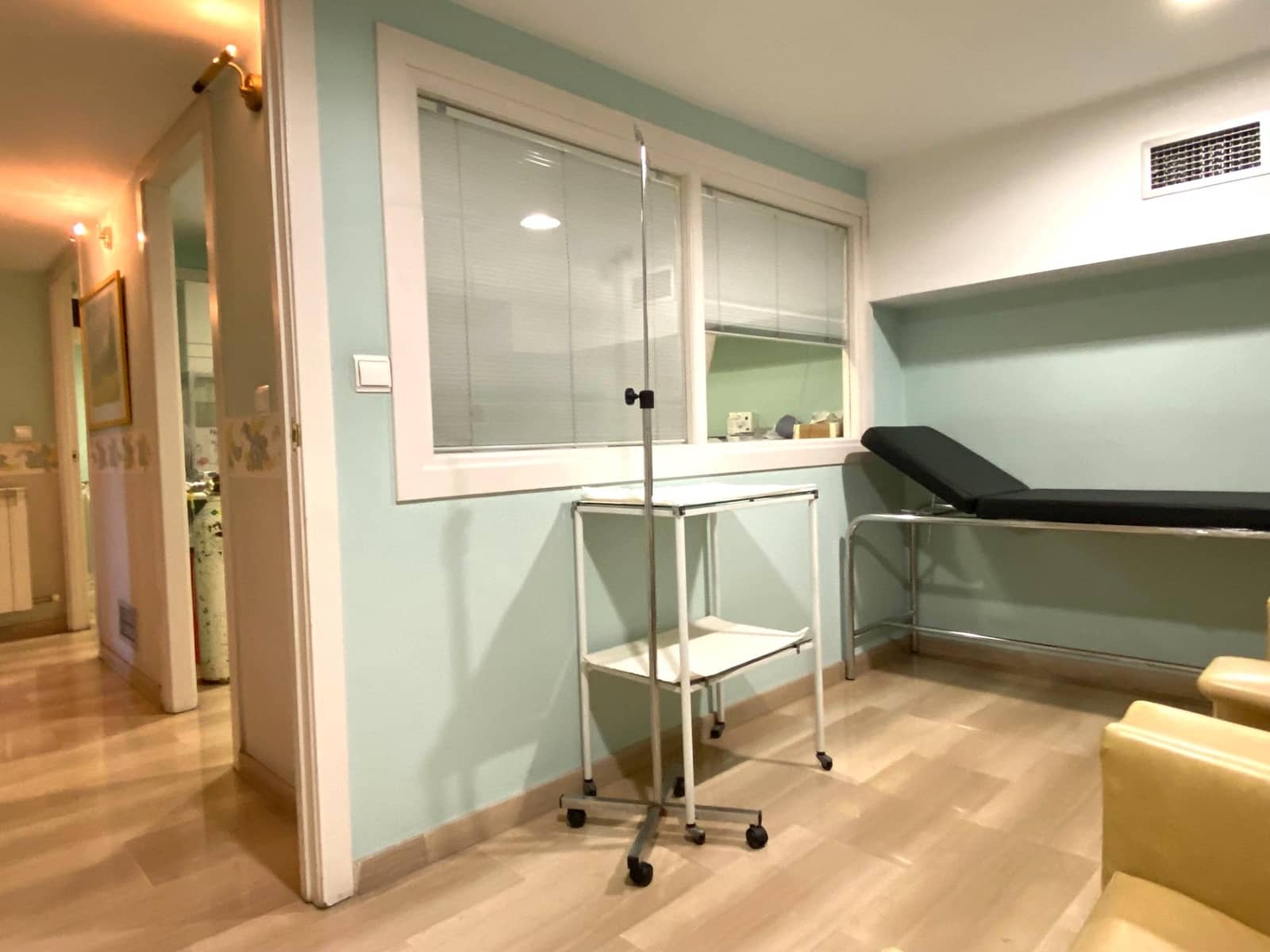 Local Comercial de 7 habitaciones en Granada ciudad en venta - 550.000 € (Ref: 10180820)