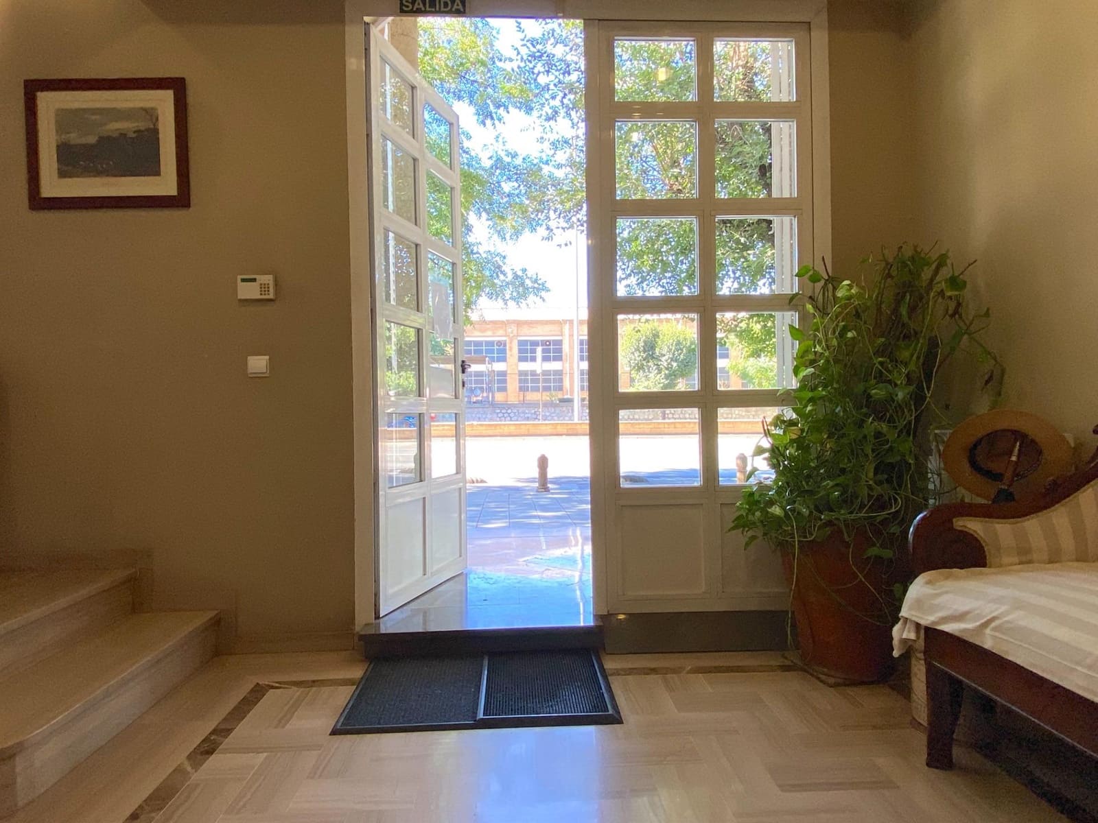 Local Comercial de 7 habitaciones en Granada ciudad en venta - 550.000 € (Ref: 10180820)