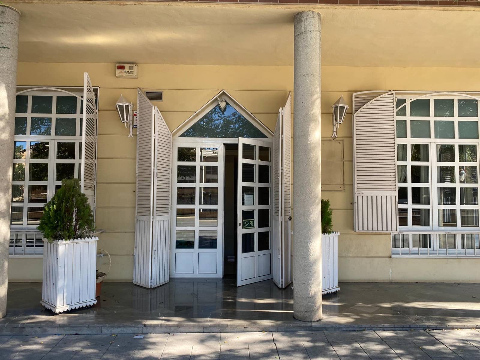 Local Comercial de 7 habitaciones en Granada ciudad en venta - 550.000 € (Ref: 10180820)