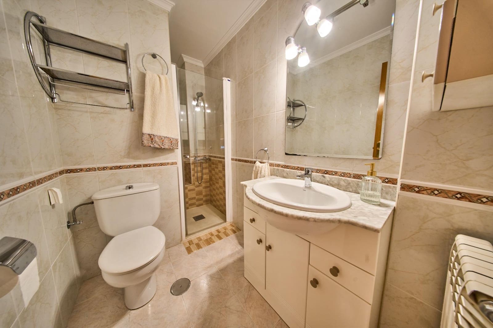 4 chambre Villa/Maison Mitoyenne à vendre à Churriana de la Vega avec garage - 330 000 € (Ref: 10185191)