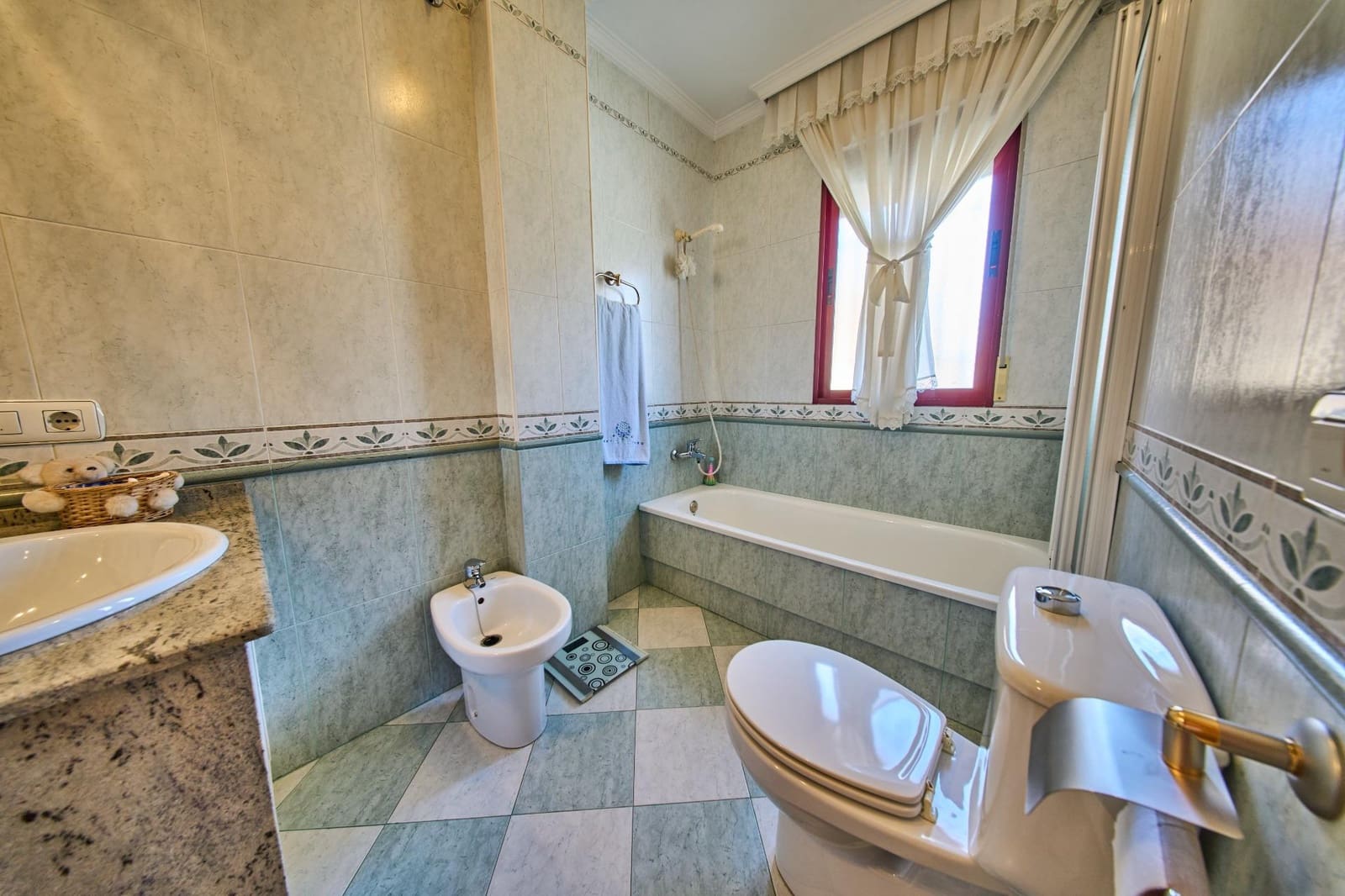 4 chambre Villa/Maison Mitoyenne à vendre à Churriana de la Vega avec garage - 330 000 € (Ref: 10185191)