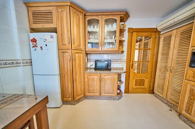 4 chambre Villa/Maison Mitoyenne à vendre à Churriana de la Vega avec garage - 330 000 € (Ref: 10185191)