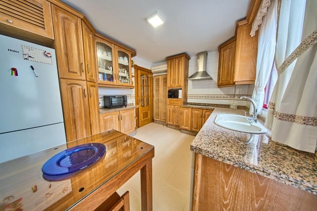 4 chambre Villa/Maison Mitoyenne à vendre à Churriana de la Vega avec garage - 330 000 € (Ref: 10185191)