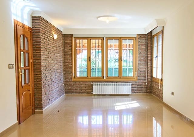 4 sypialnia Willa na sprzedaż w Ogíjares z basenem garażem - 575 000 € (Ref: 10185192)