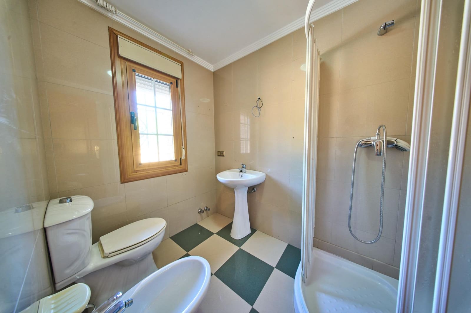 4 sypialnia Willa na sprzedaż w Ogijares z basenem garażem - 575 000 € (Ref: 10185192)