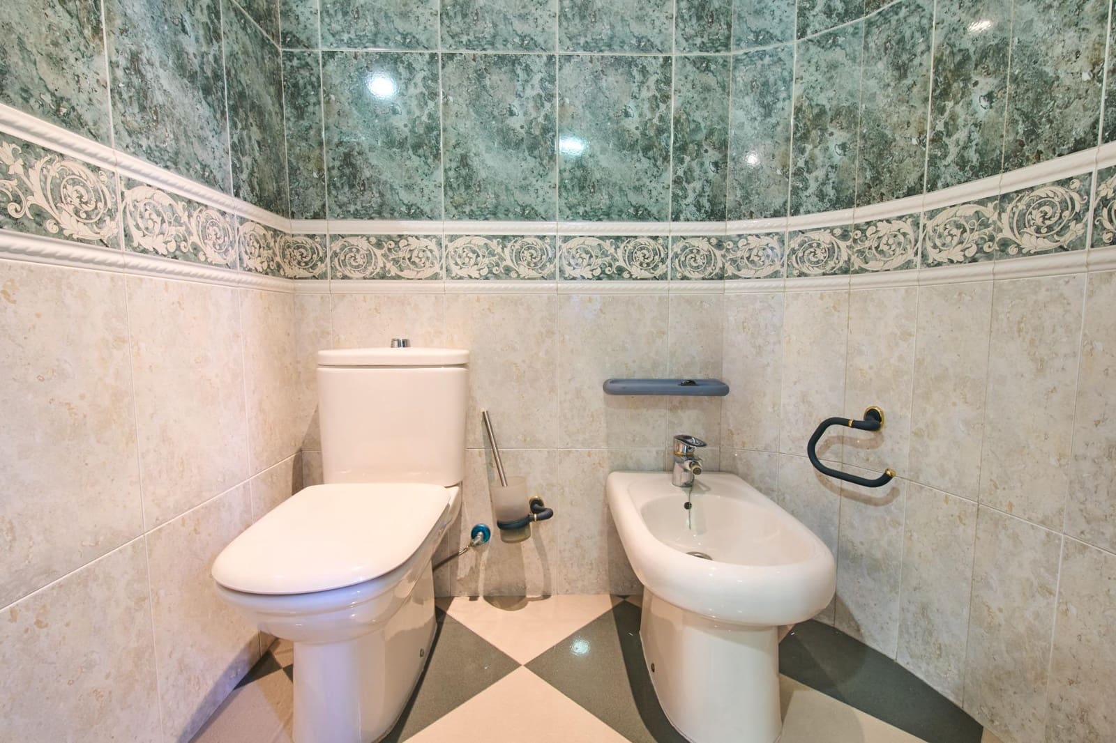 4 sypialnia Willa na sprzedaż w Ogijares z basenem garażem - 575 000 € (Ref: 10185192)