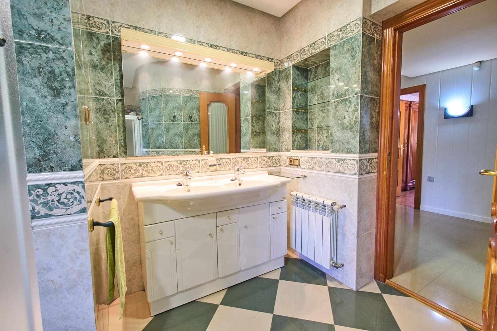 4 sypialnia Willa na sprzedaż w Ogijares z basenem garażem - 575 000 € (Ref: 10185192)