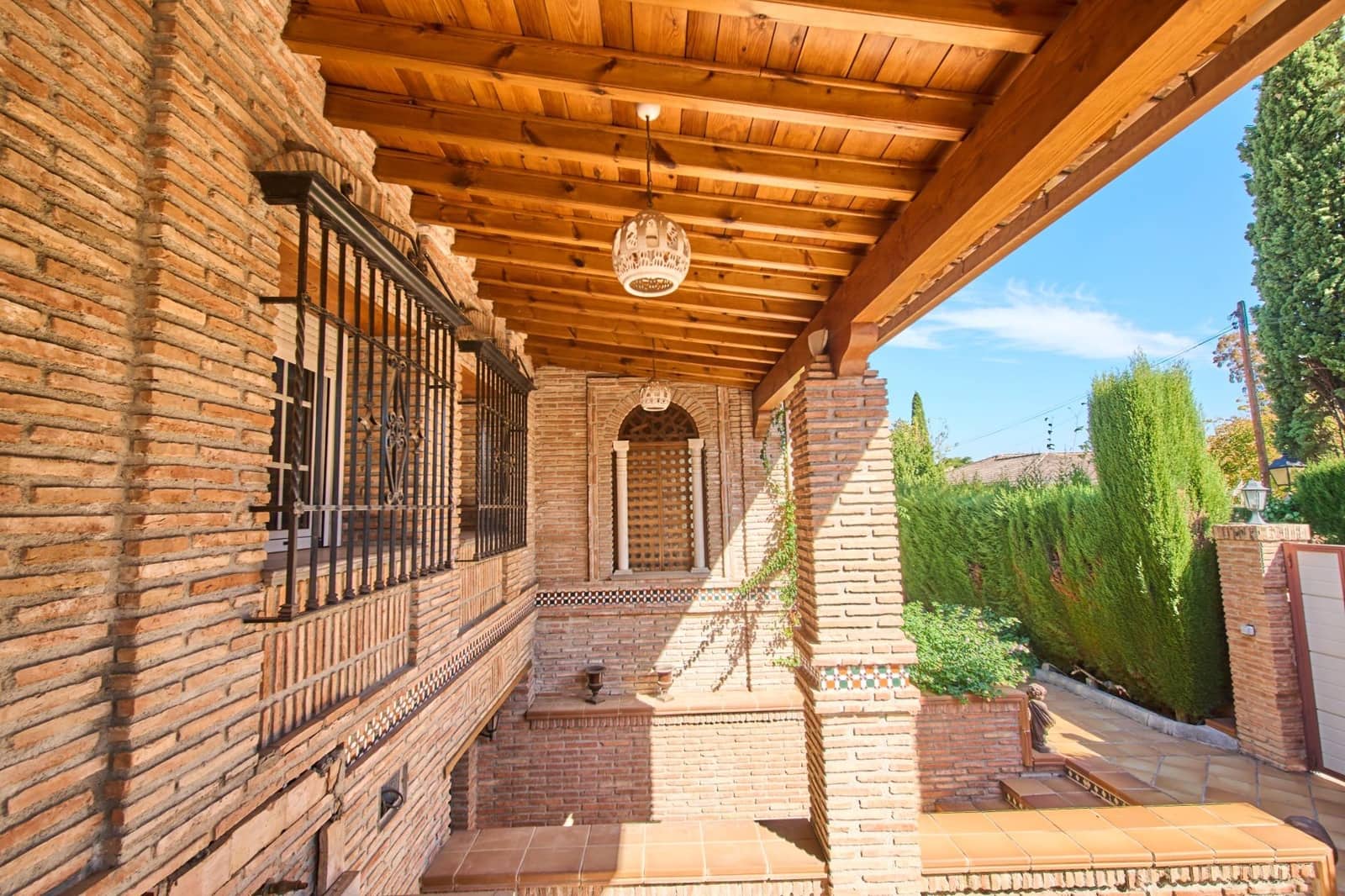 4 sypialnia Willa na sprzedaż w Ogijares z basenem garażem - 575 000 € (Ref: 10185192)