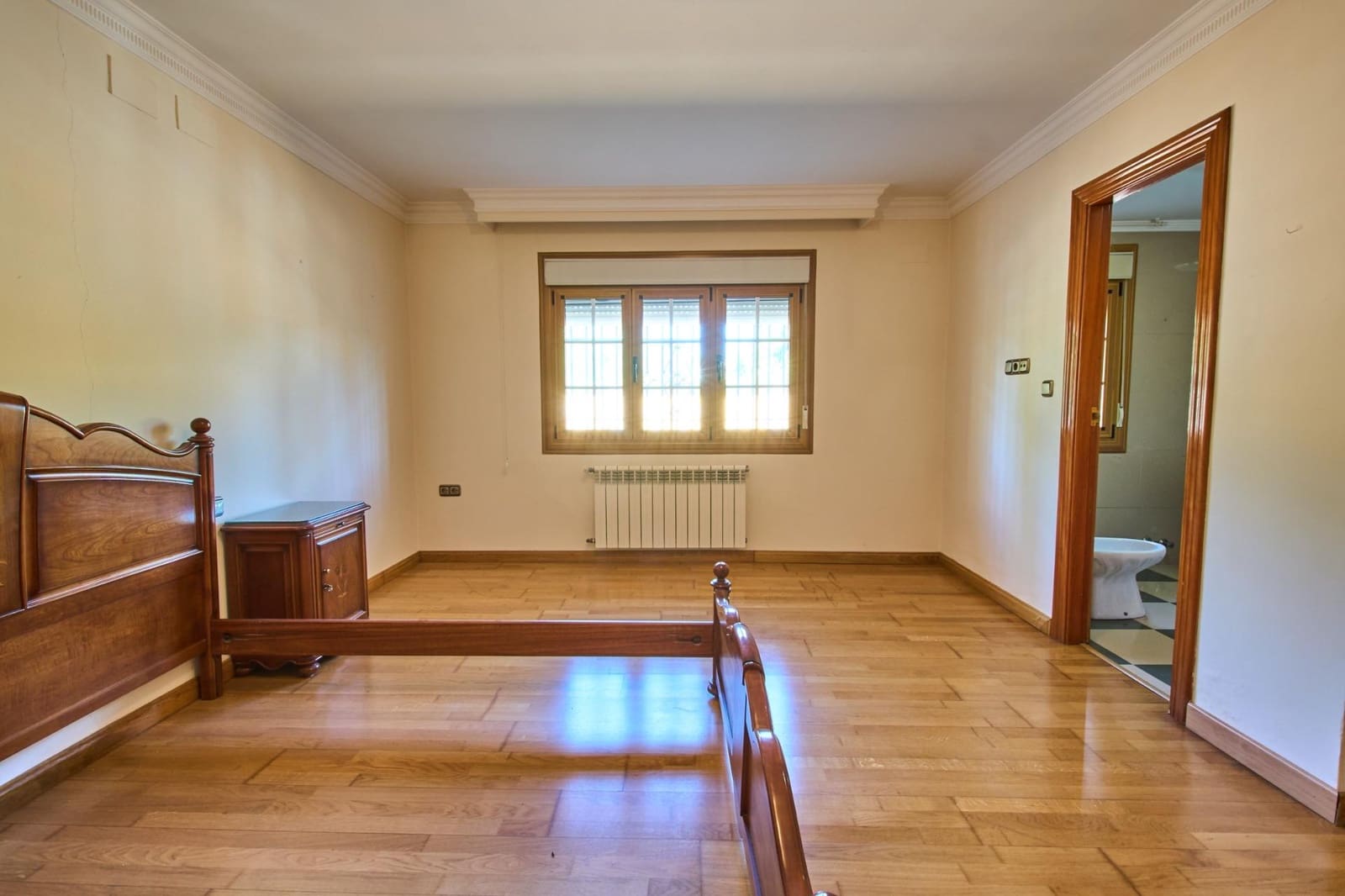 4 sypialnia Willa na sprzedaż w Ogijares z basenem garażem - 575 000 € (Ref: 10185192)