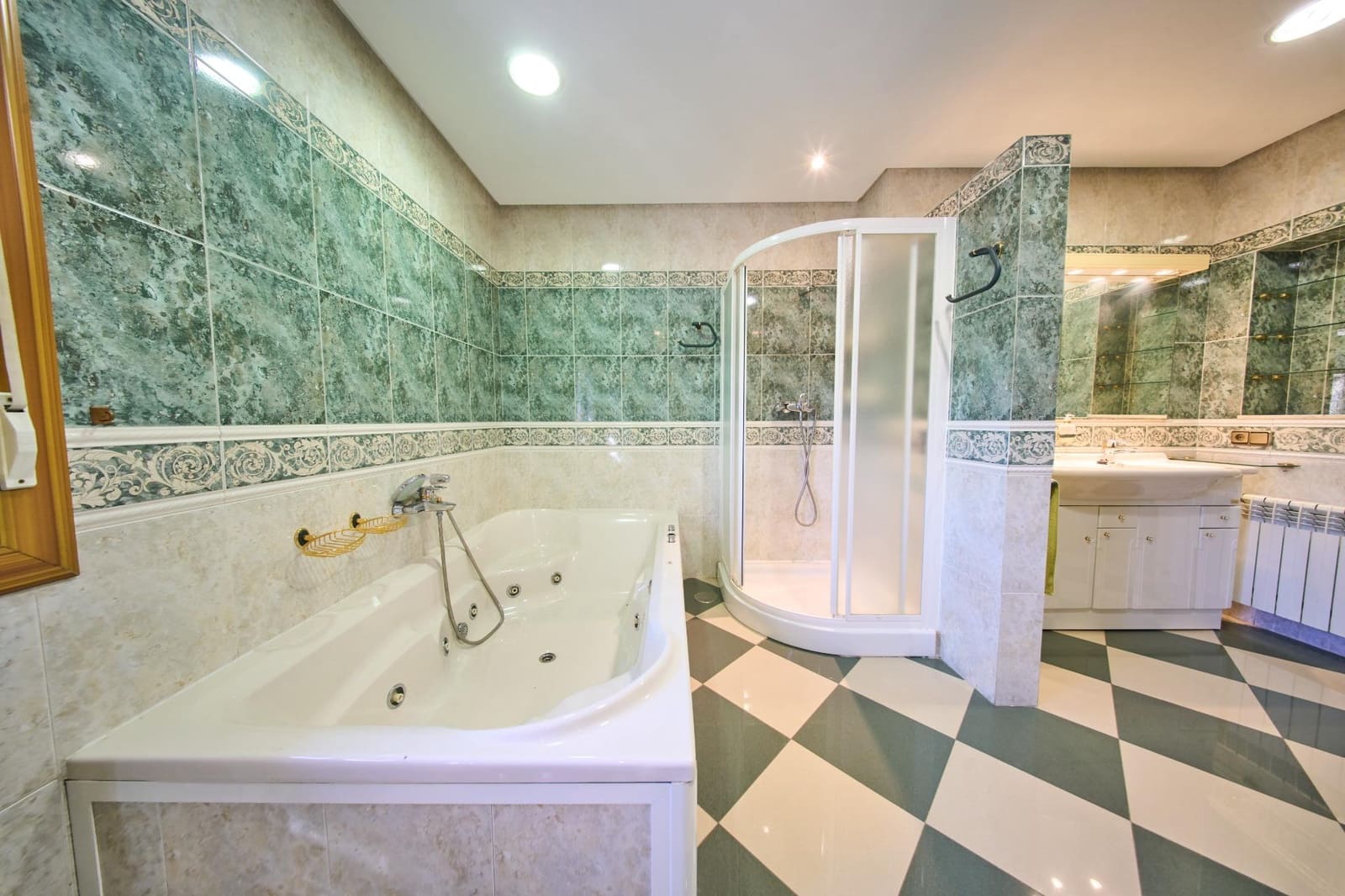 4 sypialnia Willa na sprzedaż w Ogijares z basenem garażem - 575 000 € (Ref: 10185192)