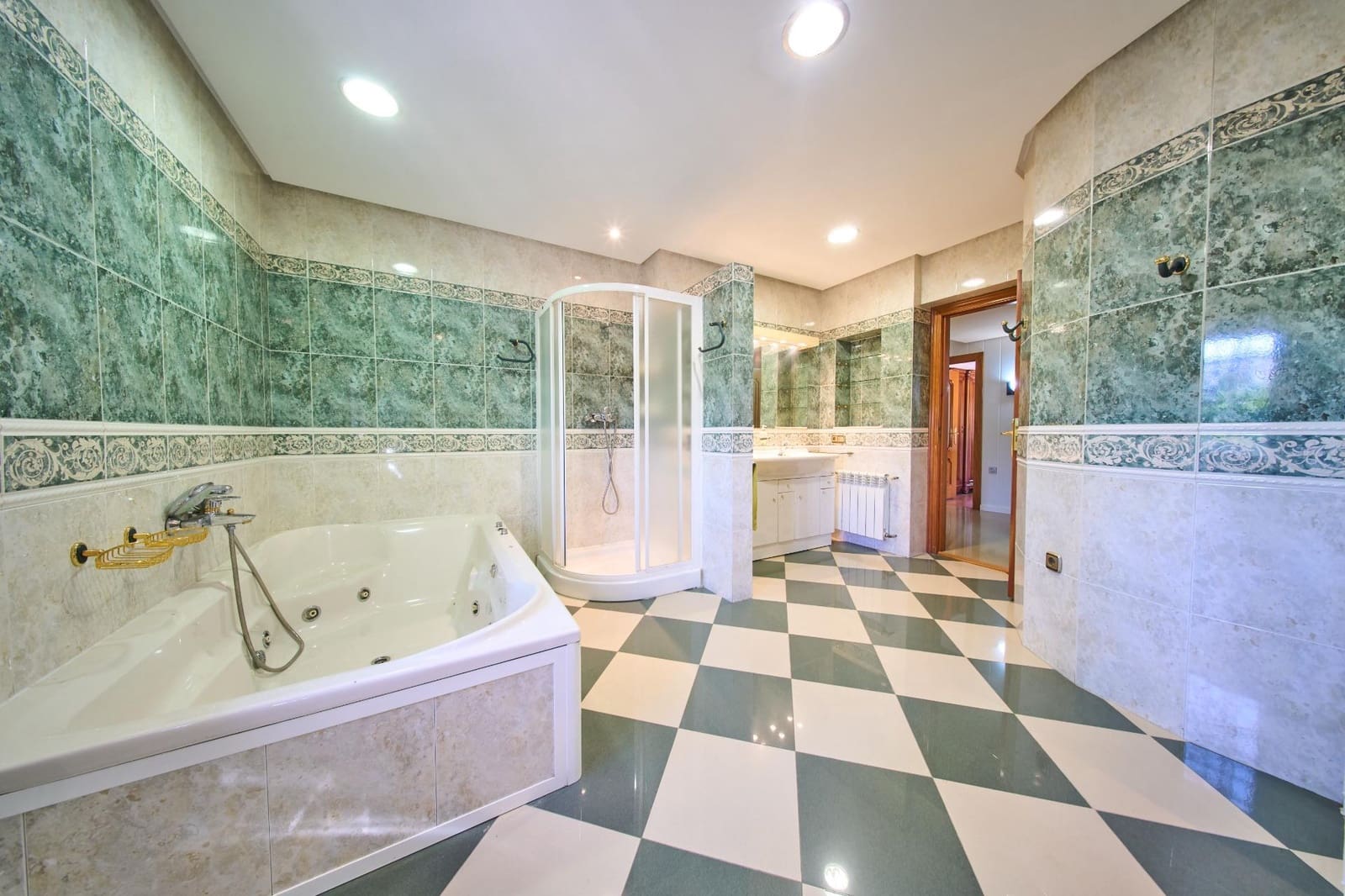 4 sypialnia Willa na sprzedaż w Ogijares z basenem garażem - 575 000 € (Ref: 10185192)