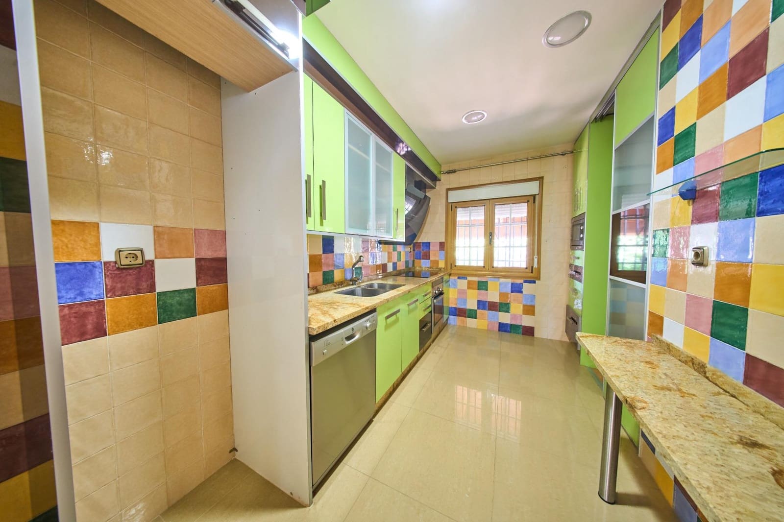 4 sypialnia Willa na sprzedaż w Ogijares z basenem garażem - 575 000 € (Ref: 10185192)