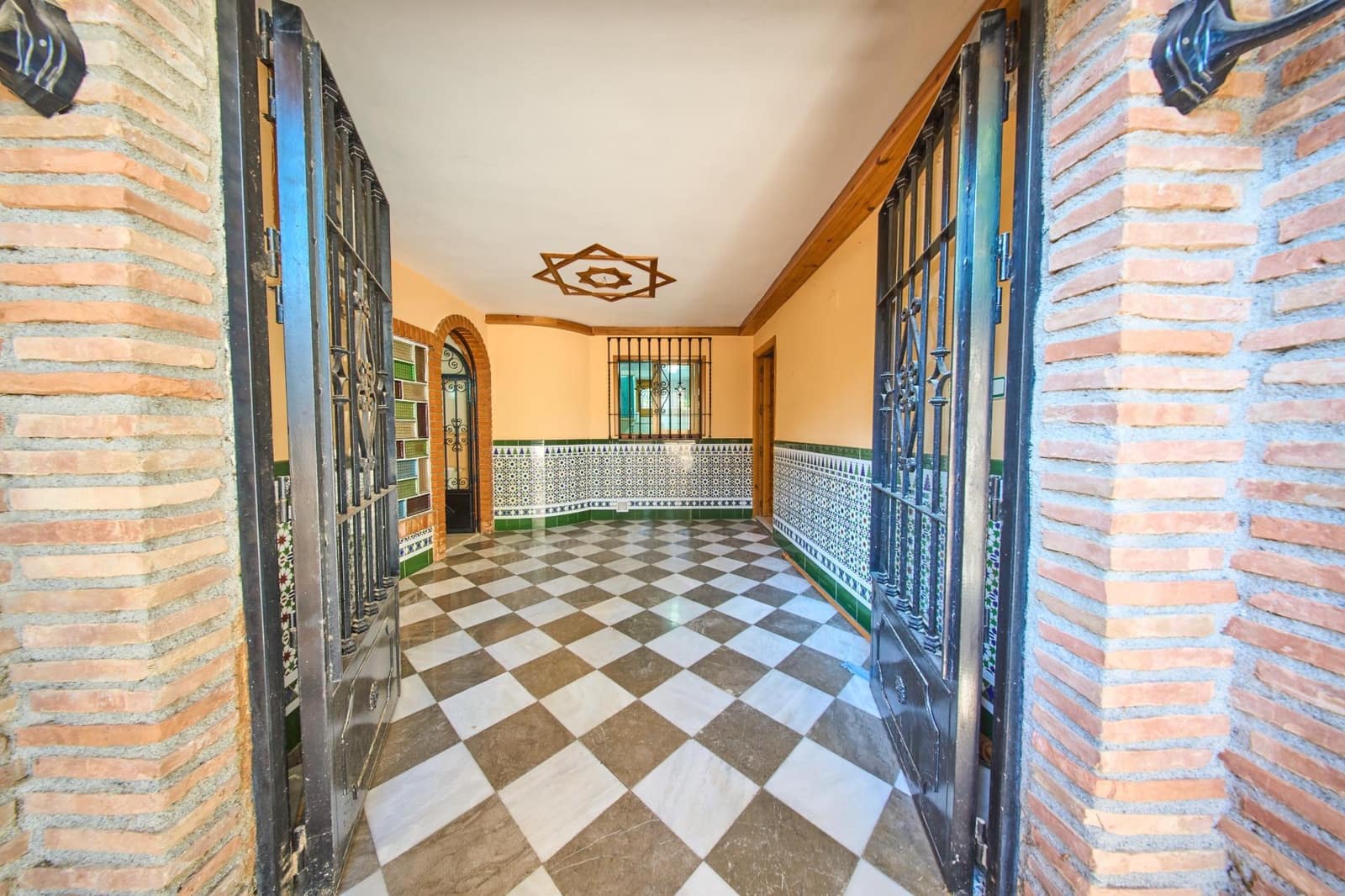 4 sypialnia Willa na sprzedaż w Ogijares z basenem garażem - 575 000 € (Ref: 10185192)