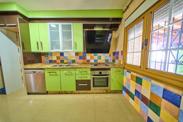 4 sypialnia Willa na sprzedaż w Ogíjares z basenem garażem - 575 000 € (Ref: 10185192)