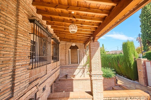 4 sypialnia Willa na sprzedaż w Ogíjares z basenem garażem - 575 000 € (Ref: 10185192)