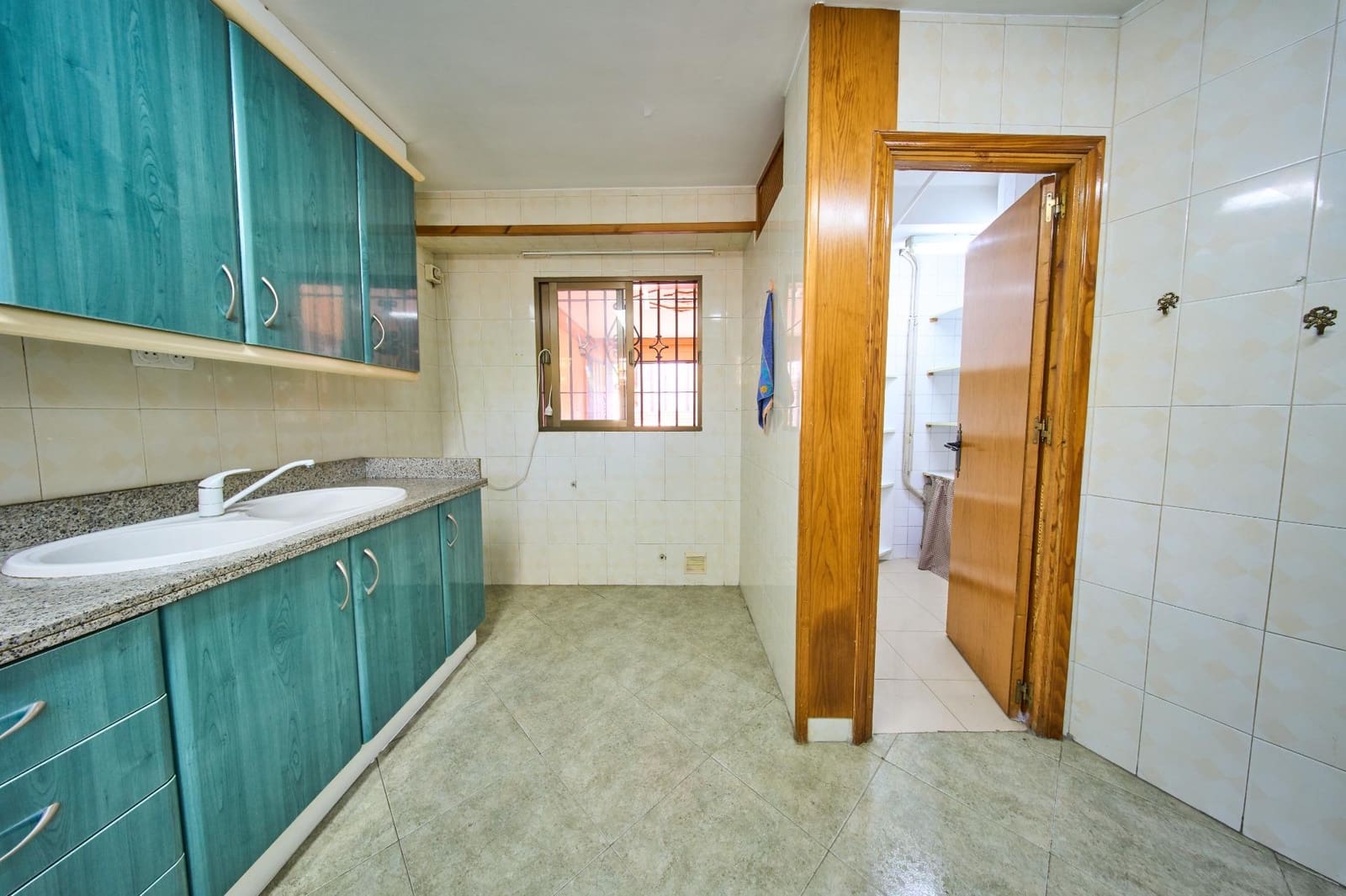4 sypialnia Willa na sprzedaż w Ogijares z basenem garażem - 575 000 € (Ref: 10185192)