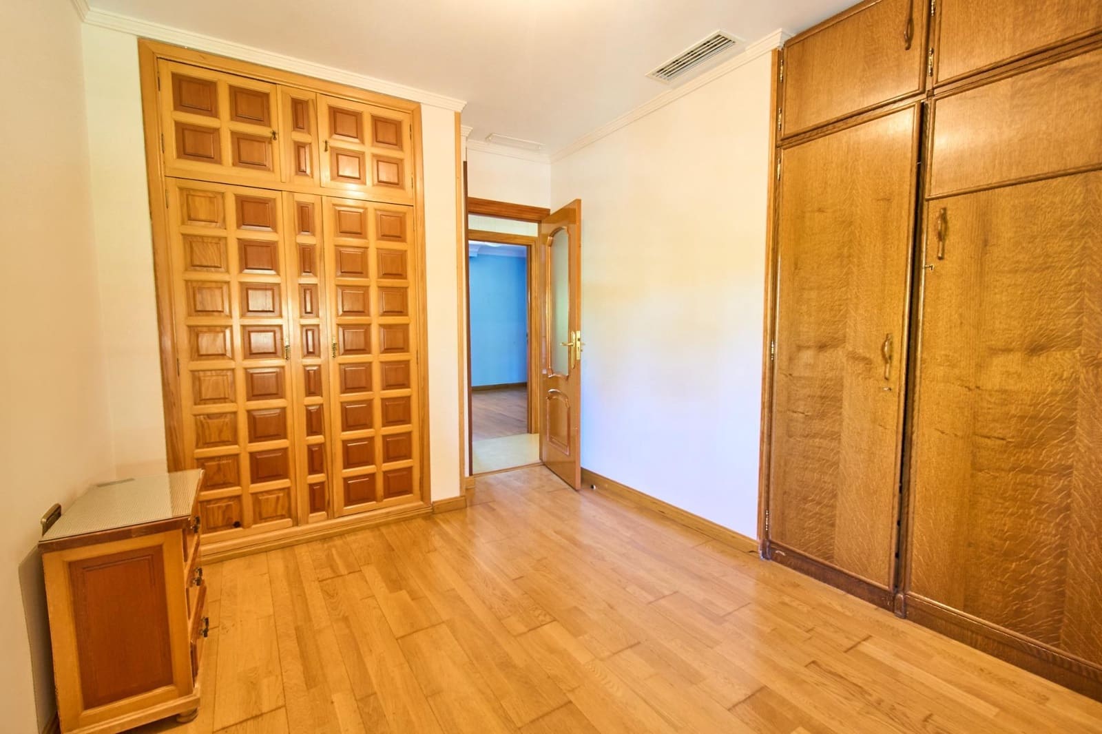 4 sypialnia Willa na sprzedaż w Ogijares z basenem garażem - 575 000 € (Ref: 10185192)