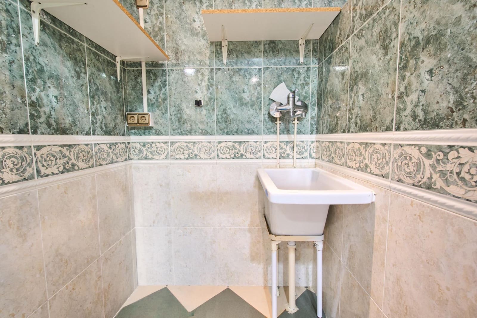 4 sypialnia Willa na sprzedaż w Ogijares z basenem garażem - 575 000 € (Ref: 10185192)