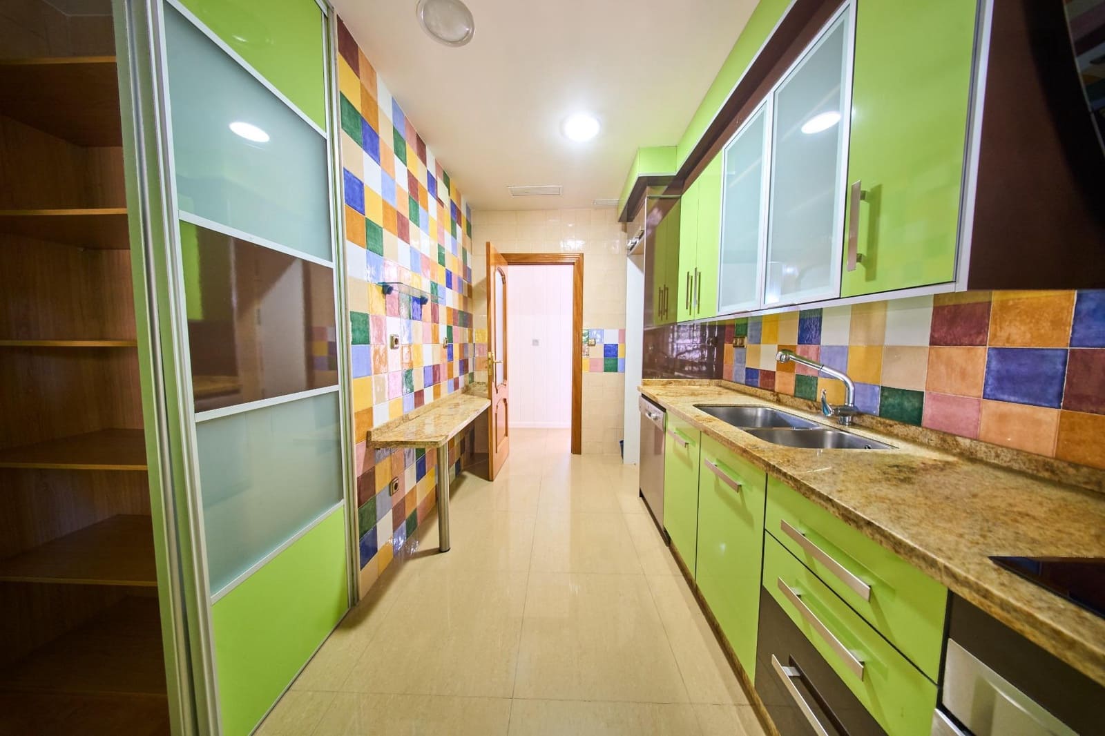 4 sypialnia Willa na sprzedaż w Ogijares z basenem garażem - 575 000 € (Ref: 10185192)