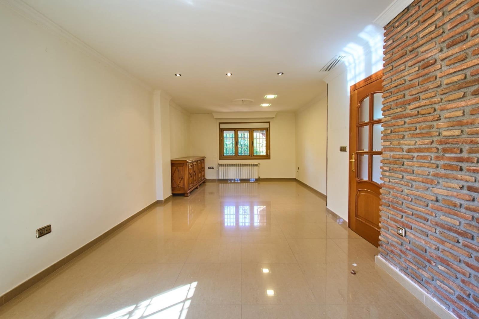 4 sypialnia Willa na sprzedaż w Ogijares z basenem garażem - 575 000 € (Ref: 10185192)