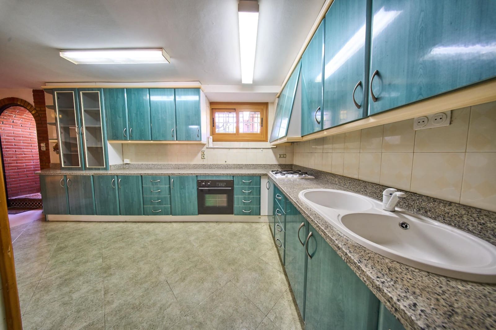 4 sypialnia Willa na sprzedaż w Ogijares z basenem garażem - 575 000 € (Ref: 10185192)