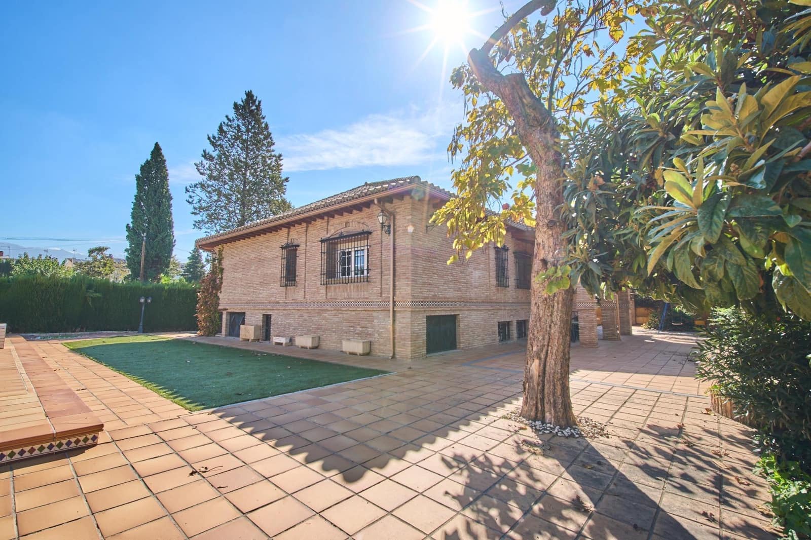 4 sypialnia Willa na sprzedaż w Ogijares z basenem garażem - 575 000 € (Ref: 10185192)