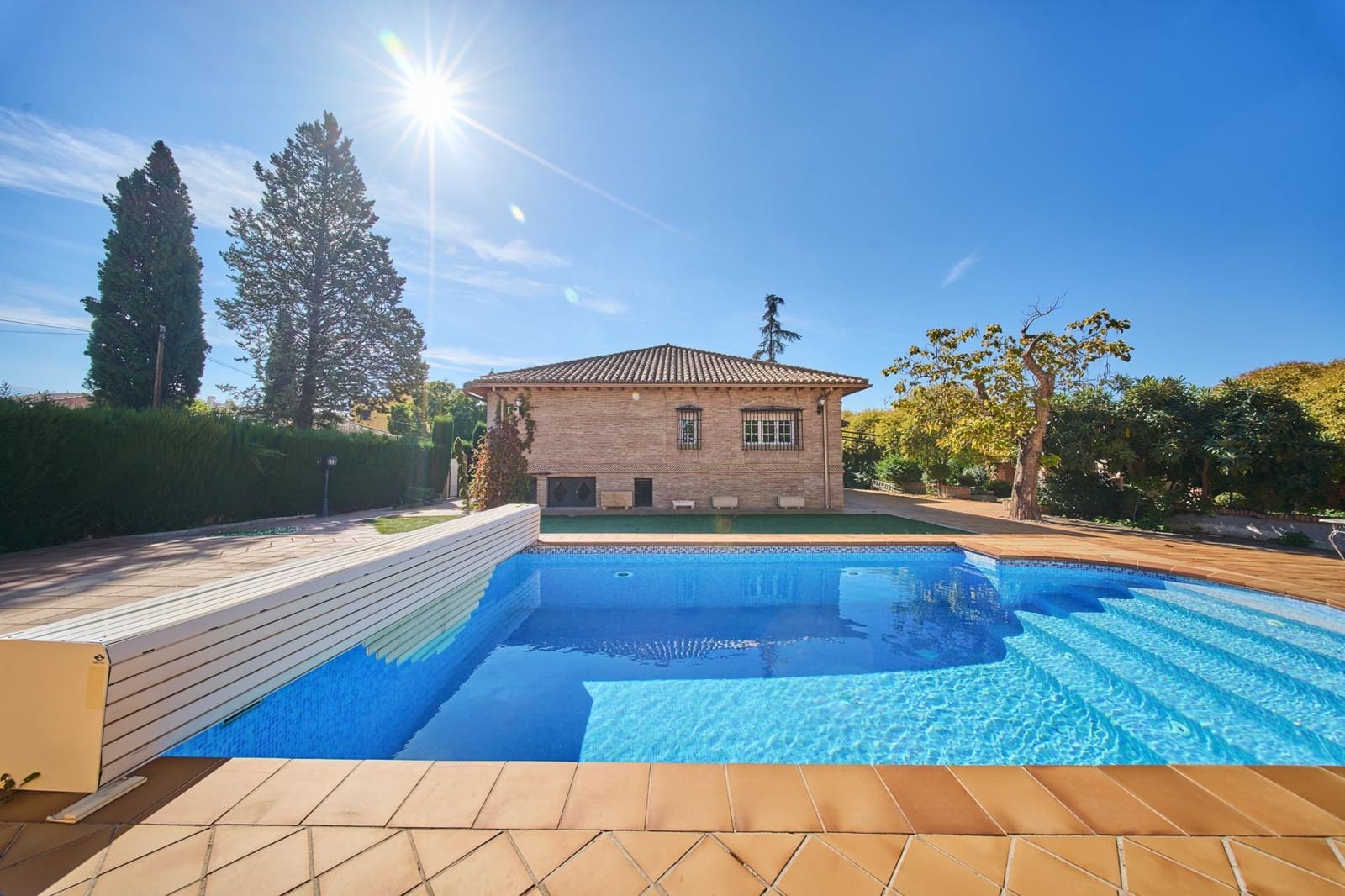 4 sypialnia Willa na sprzedaż w Ogijares z basenem garażem - 575 000 € (Ref: 10185192)