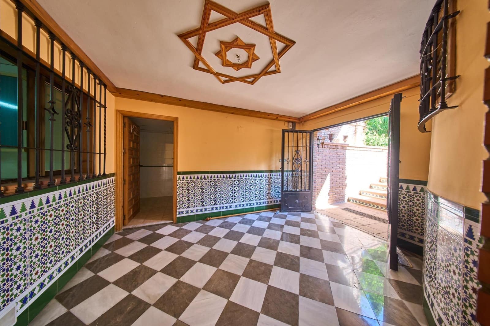 4 sypialnia Willa na sprzedaż w Ogijares z basenem garażem - 575 000 € (Ref: 10185192)