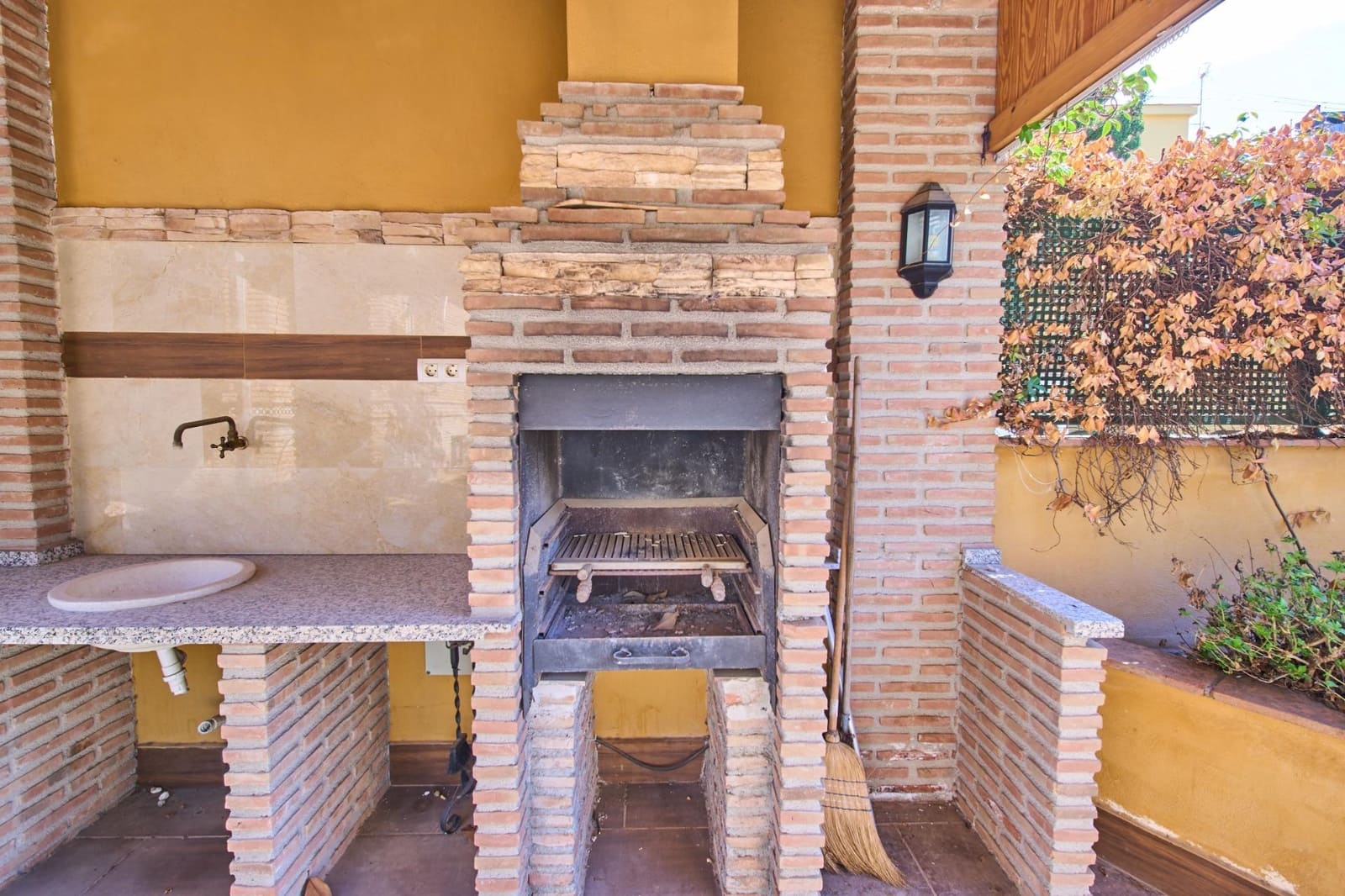 4 sypialnia Willa na sprzedaż w Ogijares z basenem garażem - 575 000 € (Ref: 10185192)