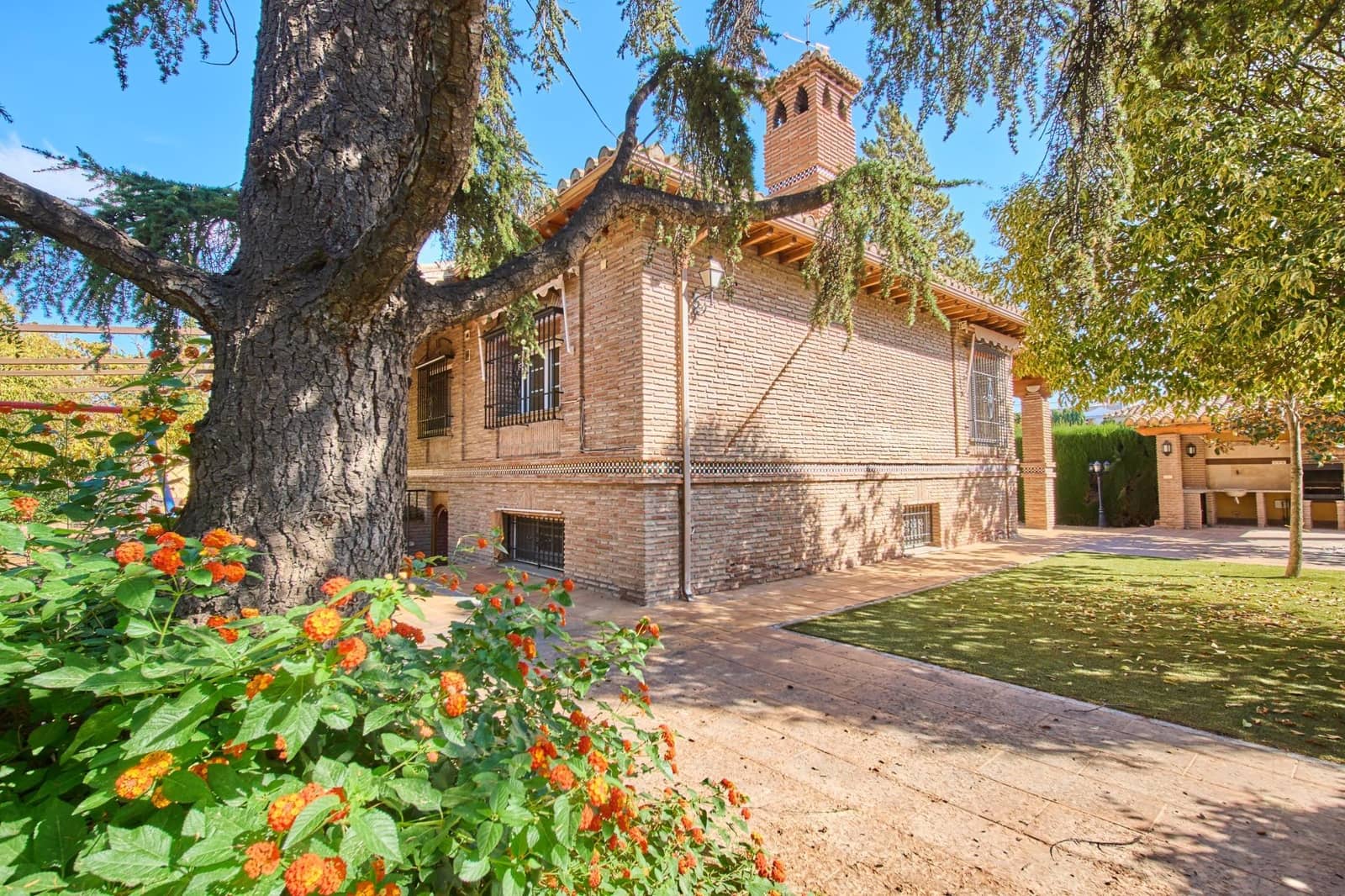 4 sypialnia Willa na sprzedaż w Ogijares z basenem garażem - 575 000 € (Ref: 10185192)