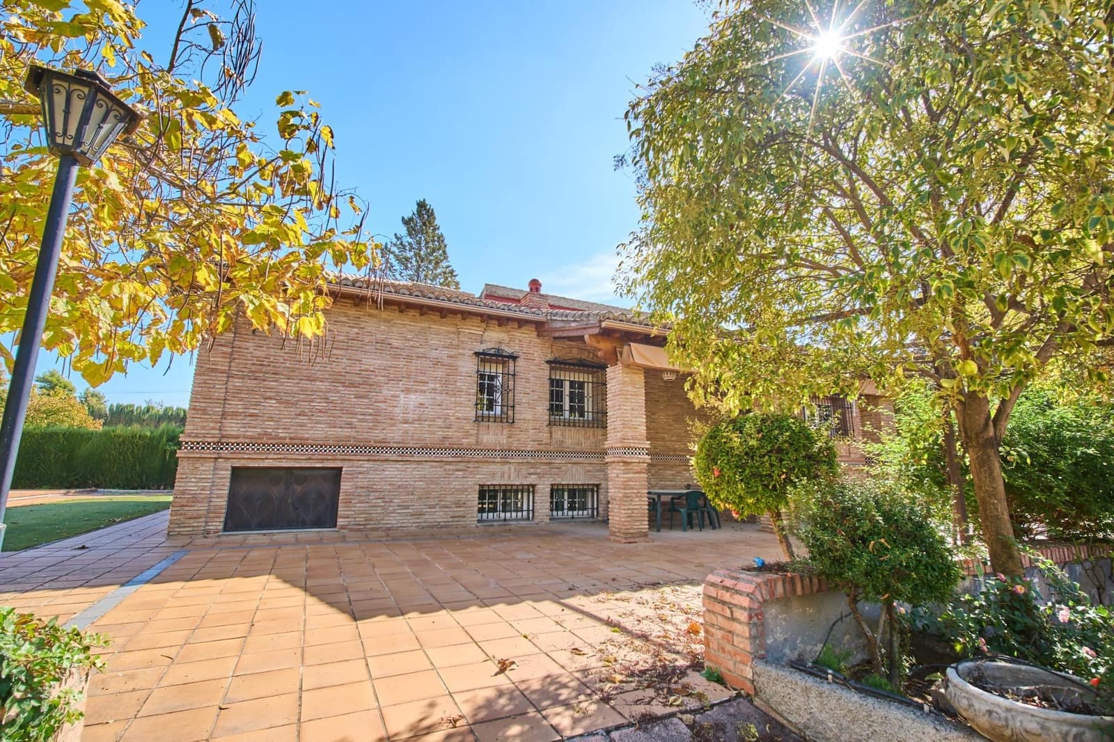 4 sypialnia Willa na sprzedaż w Ogijares z basenem garażem - 575 000 € (Ref: 10185192)