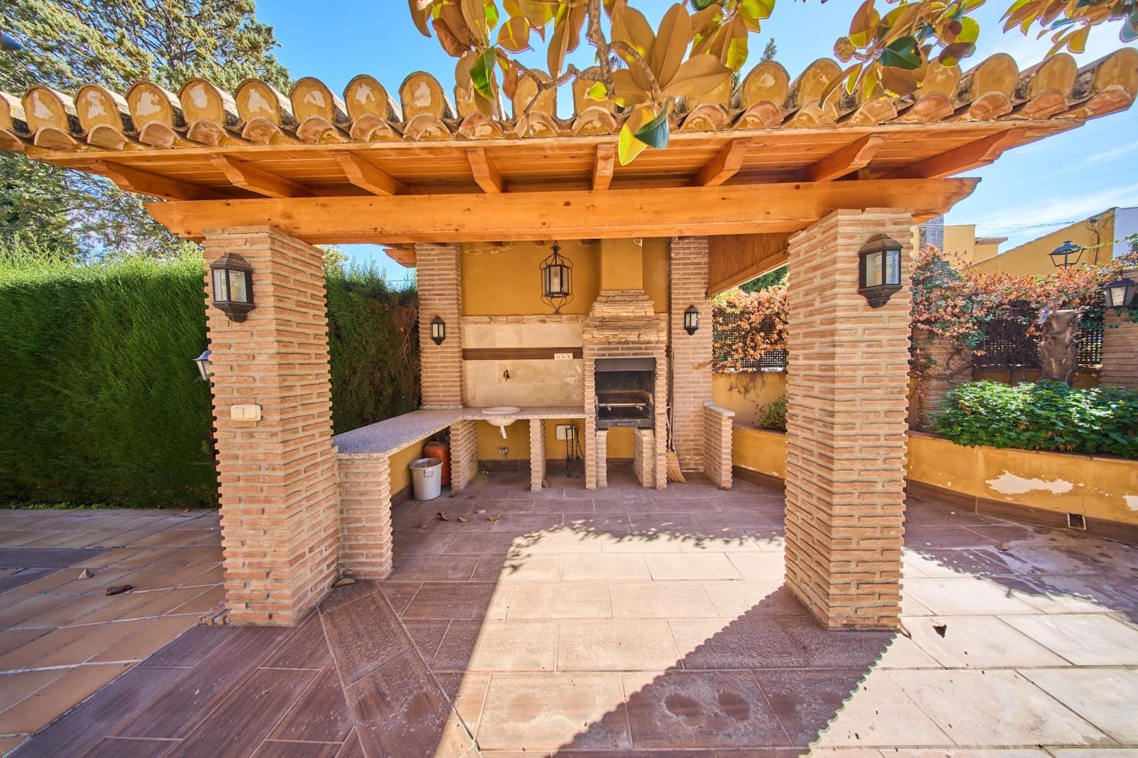 4 sypialnia Willa na sprzedaż w Ogijares z basenem garażem - 575 000 € (Ref: 10185192)
