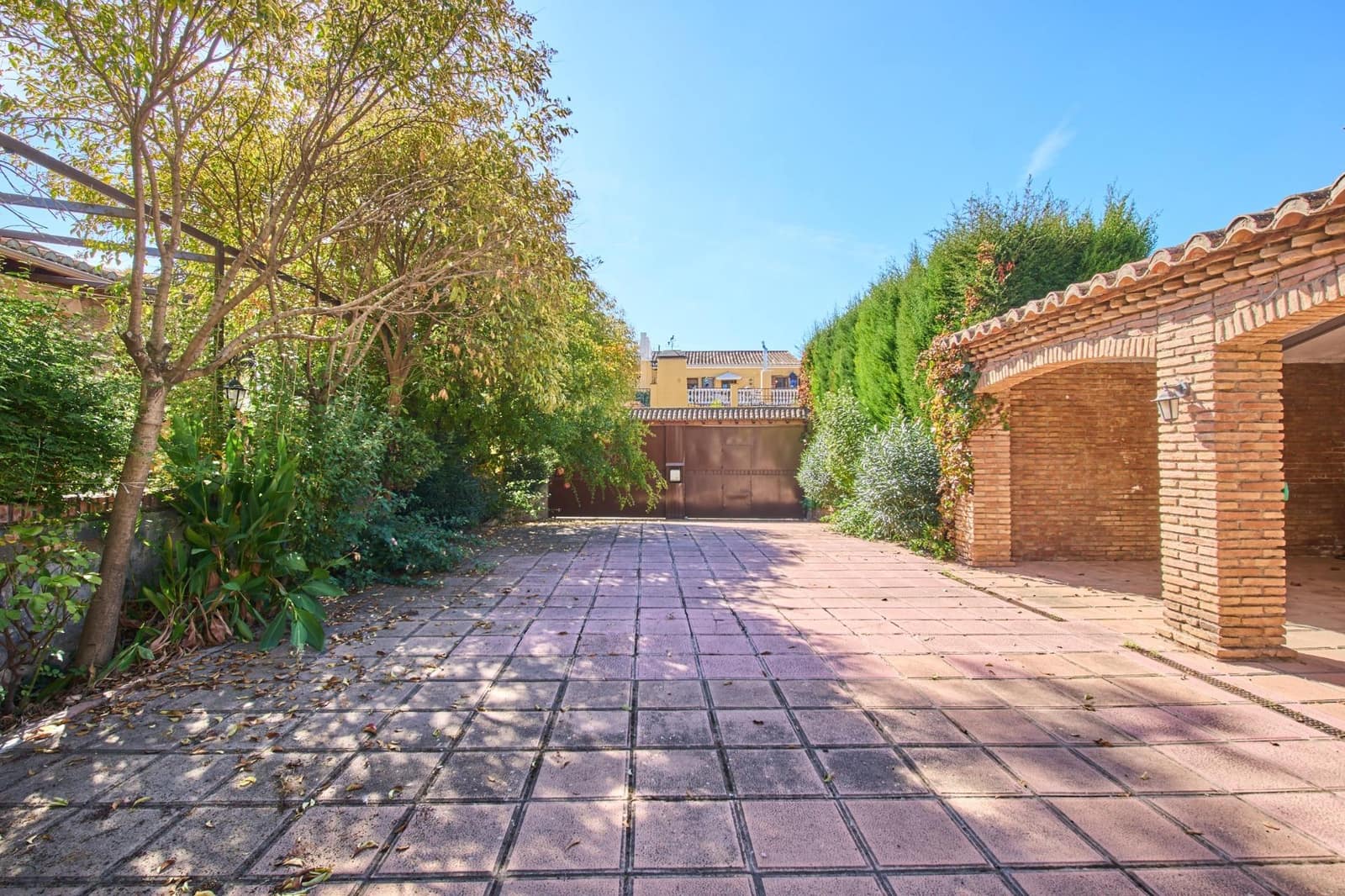 4 sypialnia Willa na sprzedaż w Ogijares z basenem garażem - 575 000 € (Ref: 10185192)