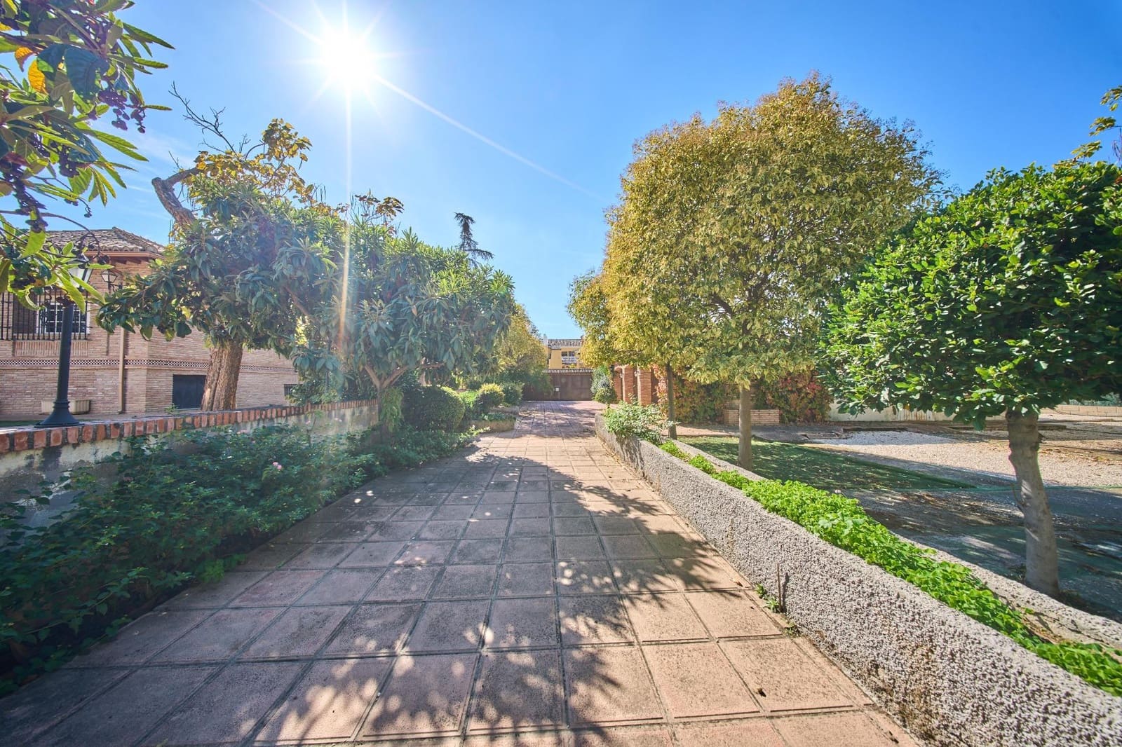 4 sypialnia Willa na sprzedaż w Ogijares z basenem garażem - 575 000 € (Ref: 10185192)