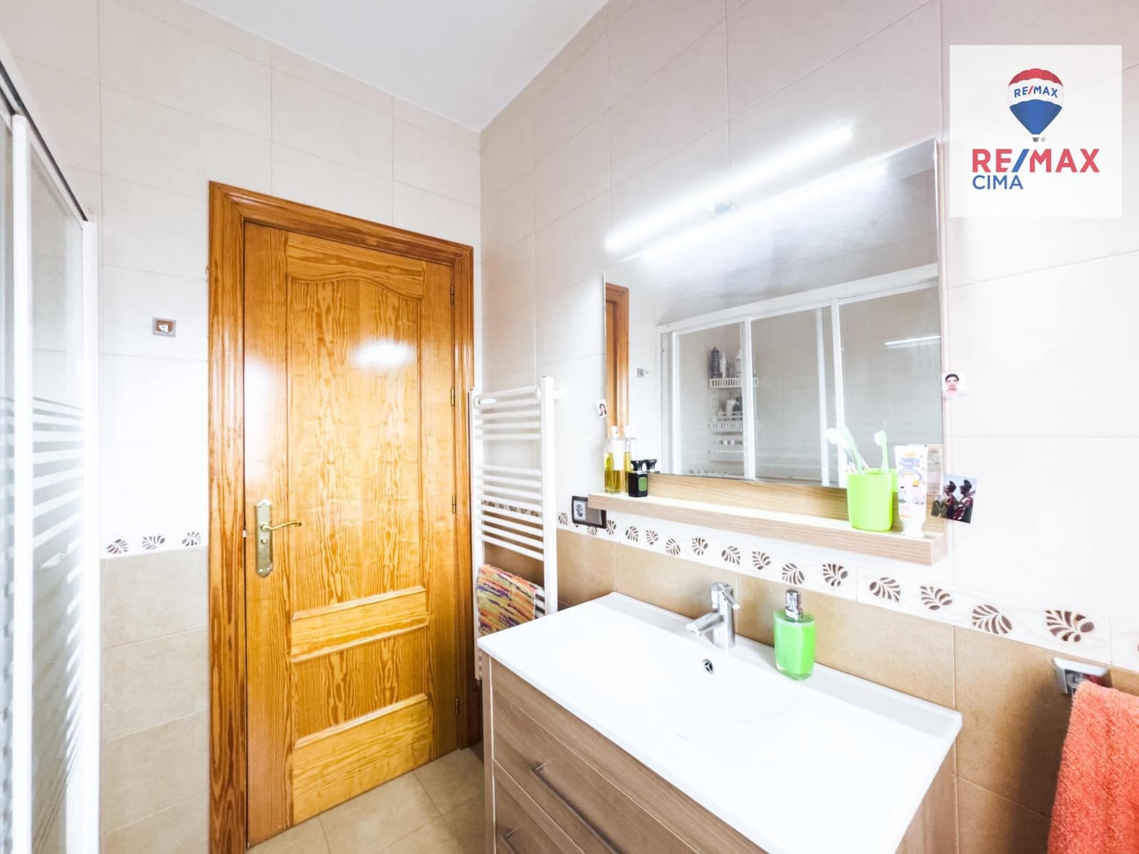 Chalet de 8 habitaciones en Baza en venta con garaje - 195.000 € (Ref: 8574356)