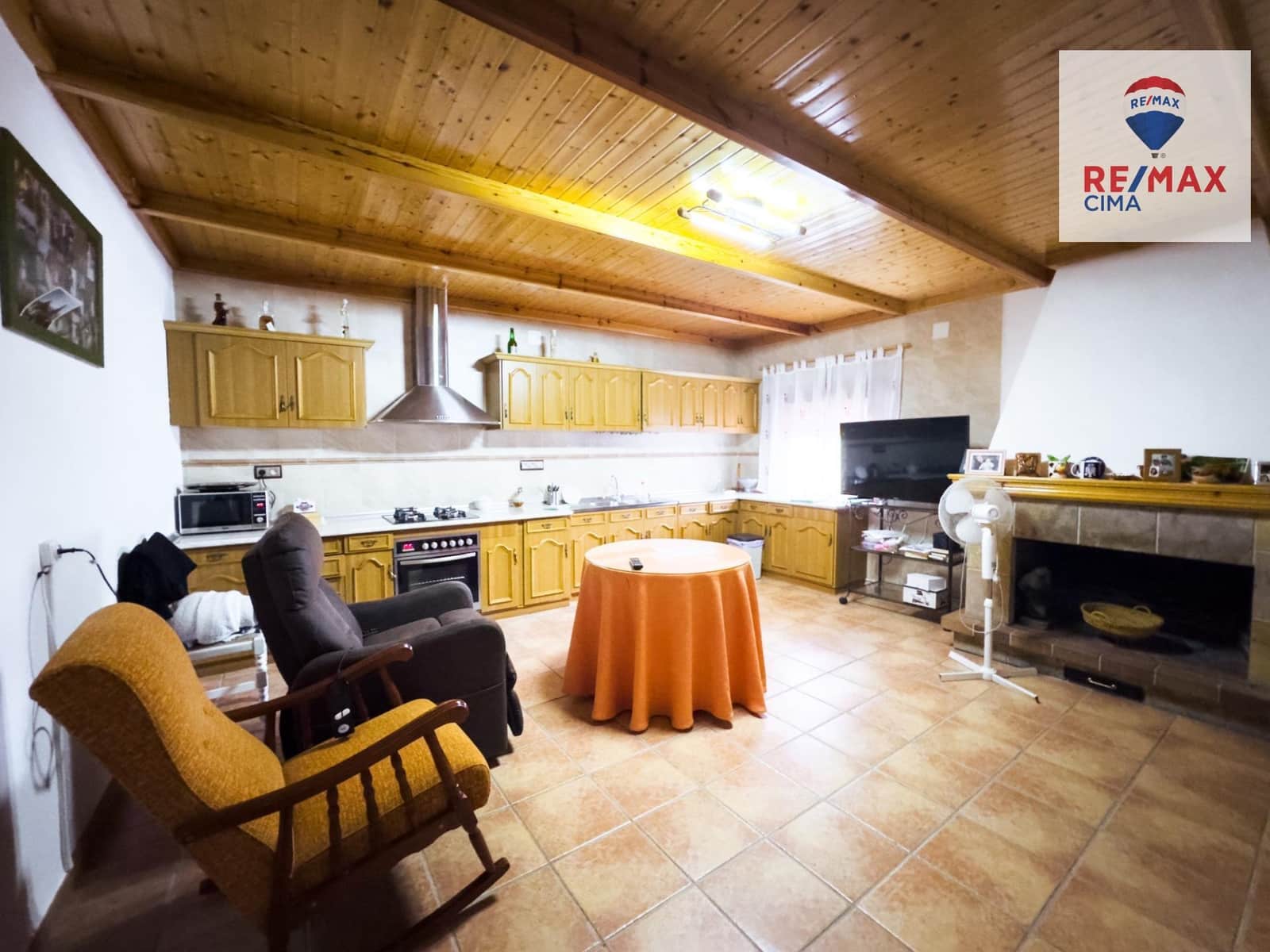 Chalet de 8 habitaciones en Baza en venta con garaje - 195.000 € (Ref: 8574356)