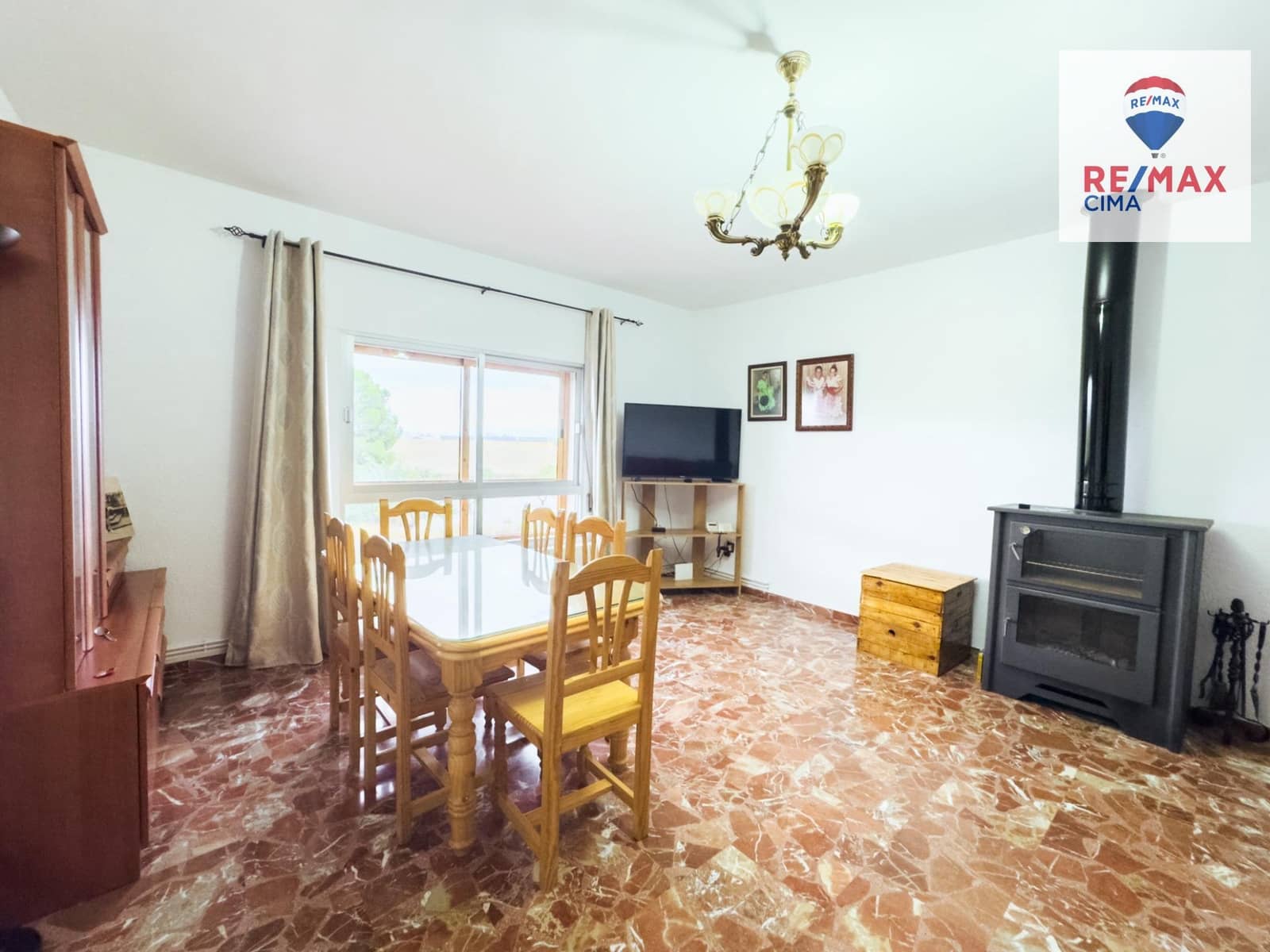 Chalet de 8 habitaciones en Baza en venta con garaje - 195.000 € (Ref: 8574356)