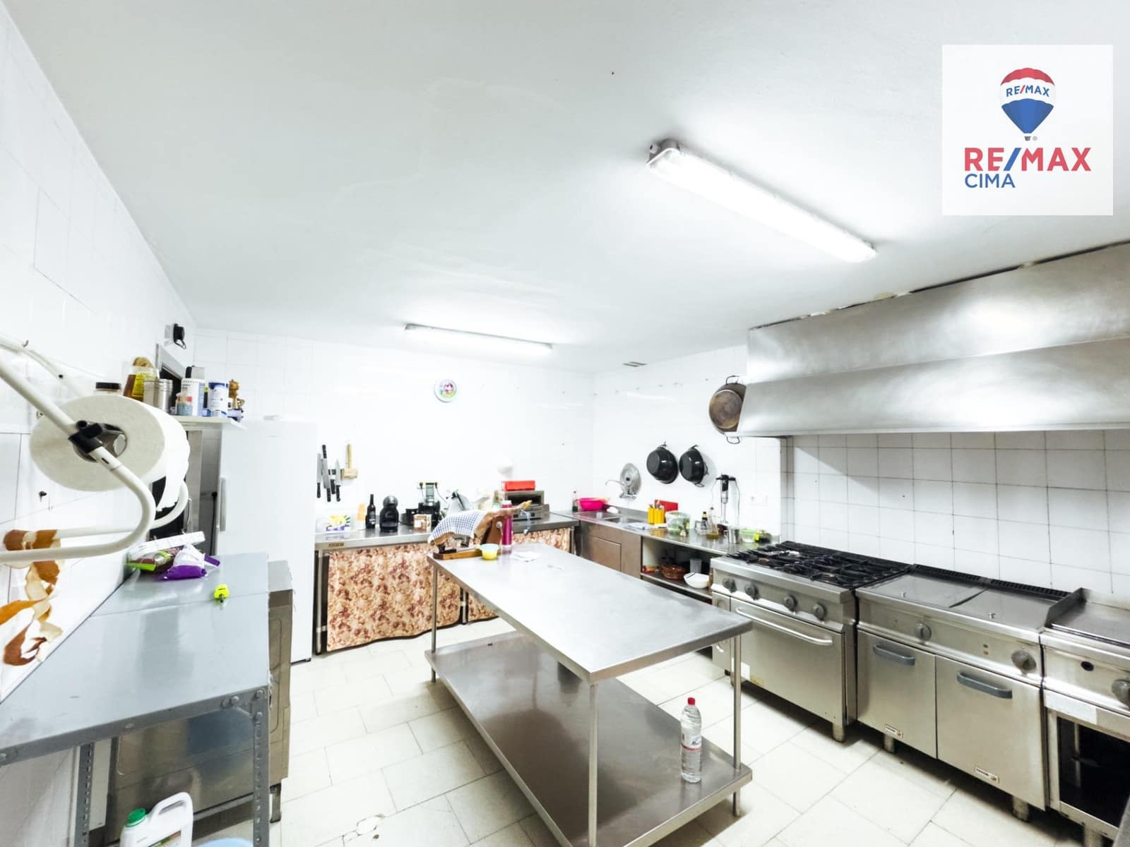 Chalet de 8 habitaciones en Baza en venta con garaje - 195.000 € (Ref: 8574356)